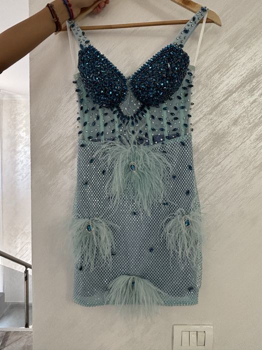 Rochiță albastra cu pietre si pene