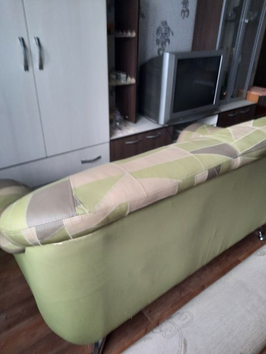 Срочно продам диван