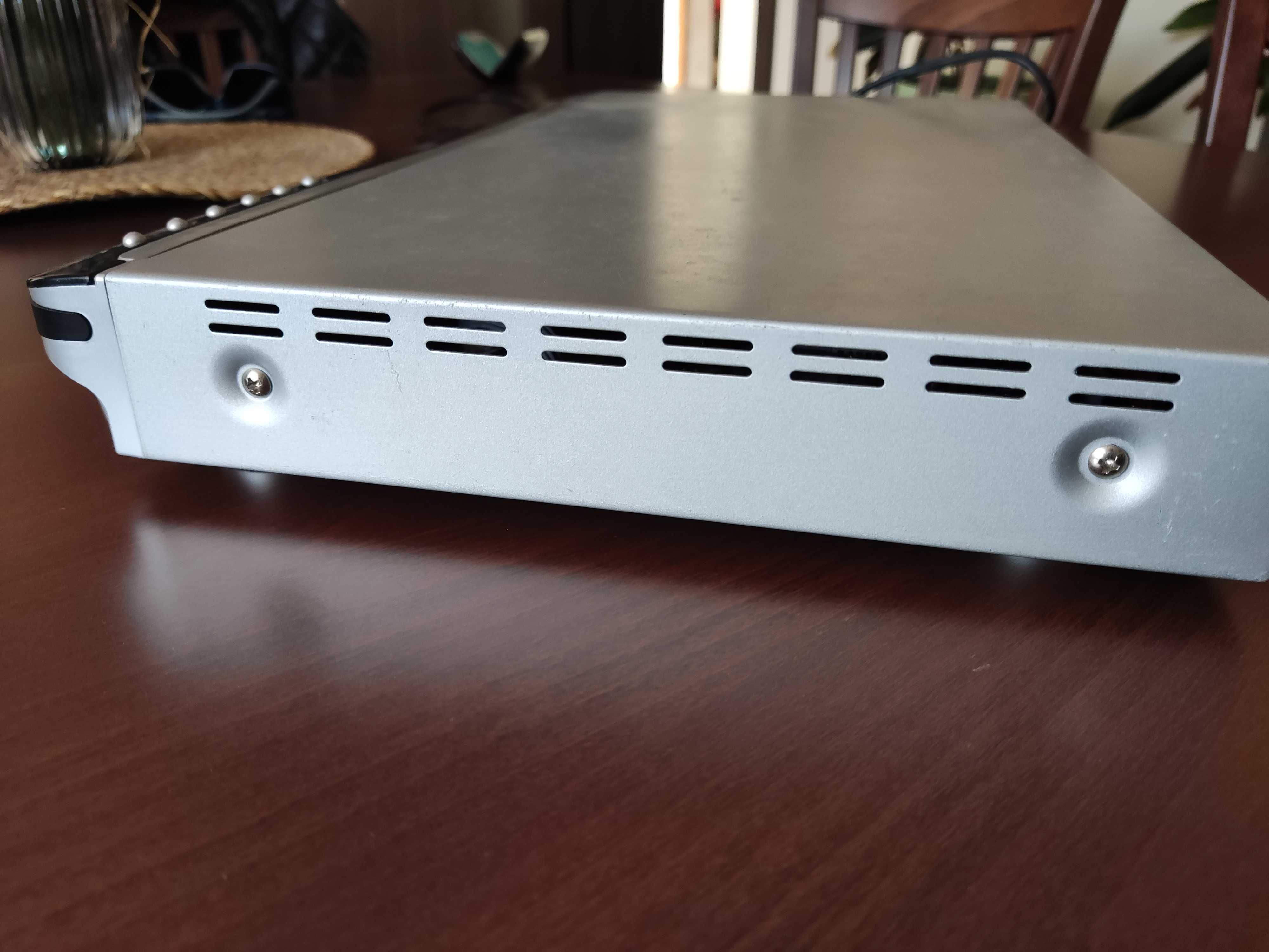 Продавам отличен DVD Player NEO