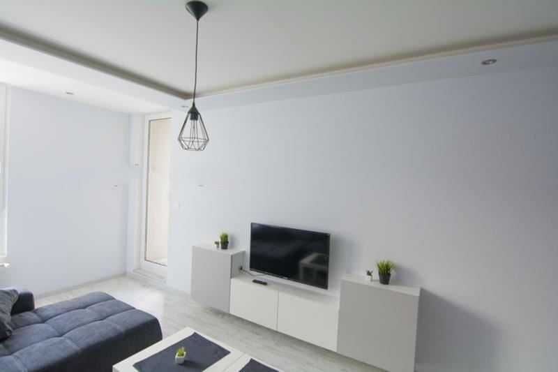 Дава се под наем Двустаен апартамент в София, Кръстова вада - 75 кв.м за 433.5 € - Снимка #3