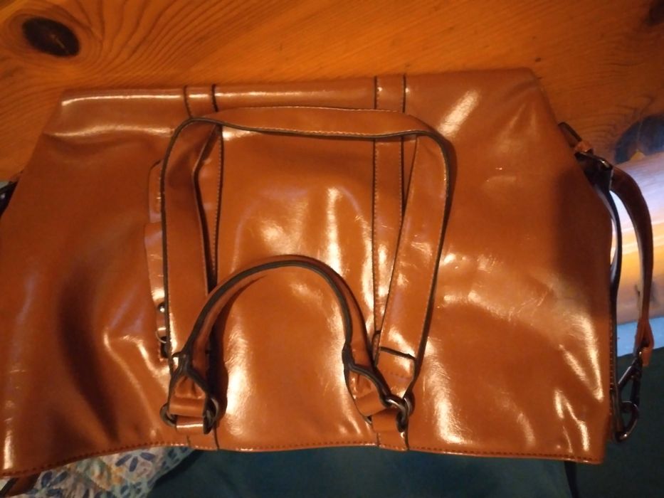 Дамска чанта, голяма и много функционална, без следи от употреба