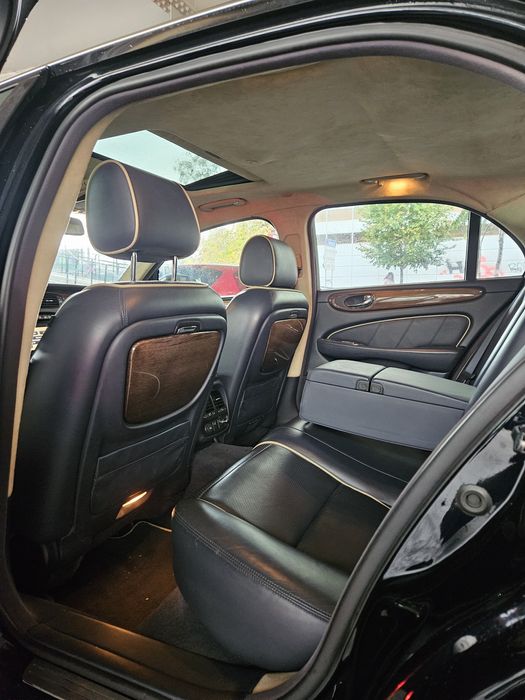 Jaguar XJ 2009 Portfolio - Full Options - usor avariat / lovit