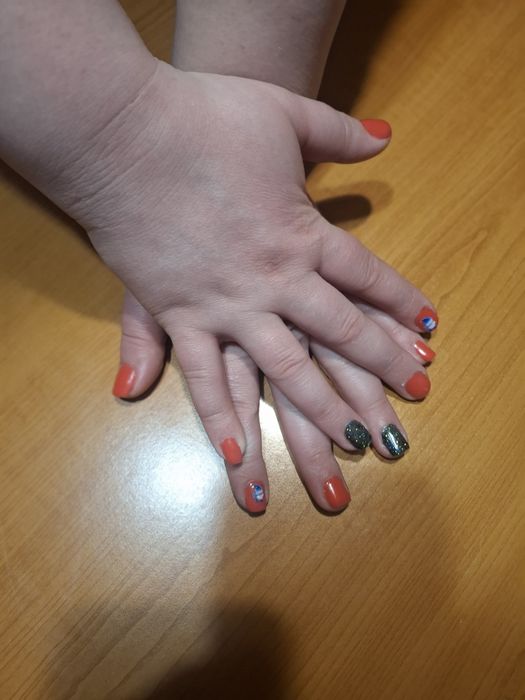 Unghii cu gel și semi permanenta