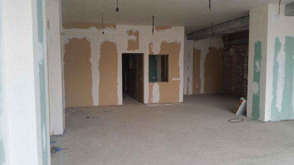 Продава търговско помещение