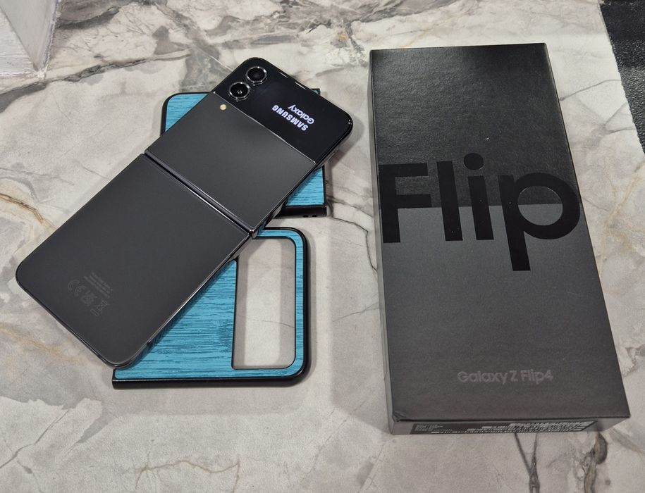 Galaxy Z Flip 4 128GB. Black