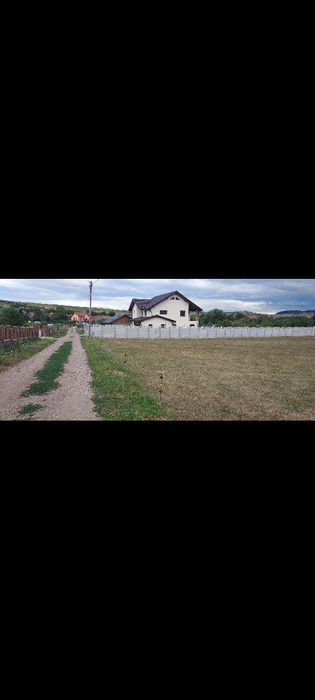 Vând teren intravilan