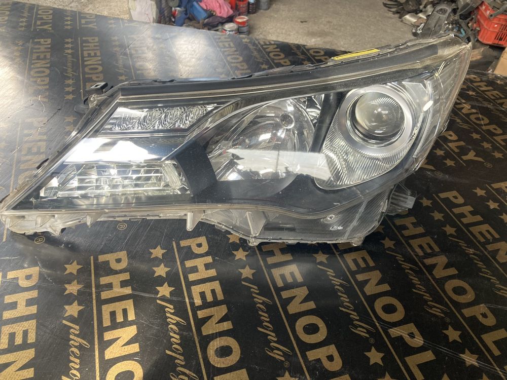 Toyota Rav 4 2015 година xenon Ляв Фар