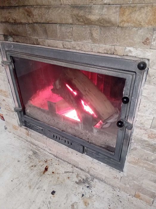 Focar semineu pe lemne