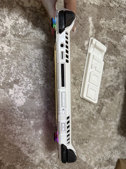 Consola Asus Rog Ally Z1 EXTREME cu garantie activa