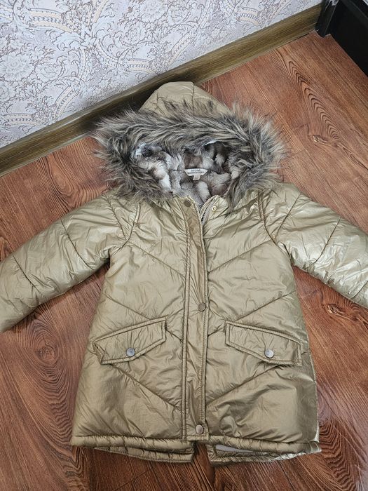 Куртка на девочку в очень хорошем состоянии, Турция. На 6 лет, 200 тыс