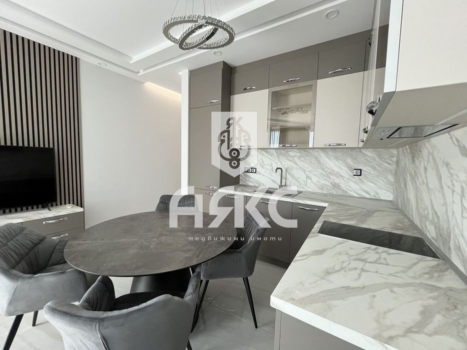 Двустаен обзаведен апартамент в кв. Кръстова вада