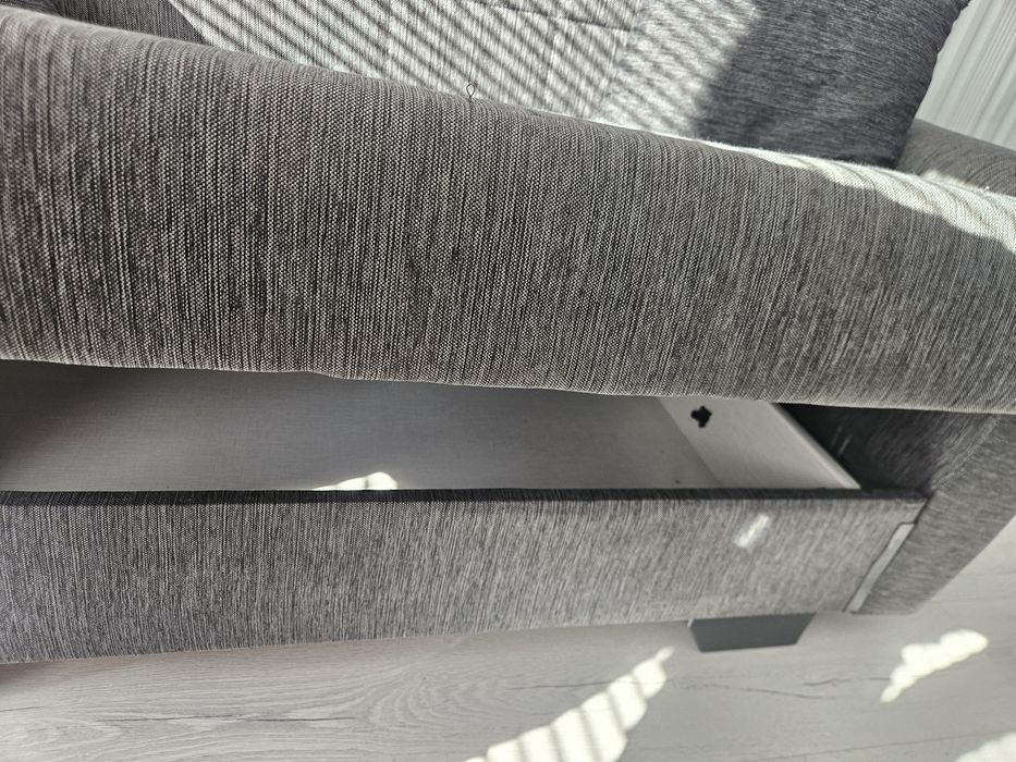 Двуместен разтегателен диван