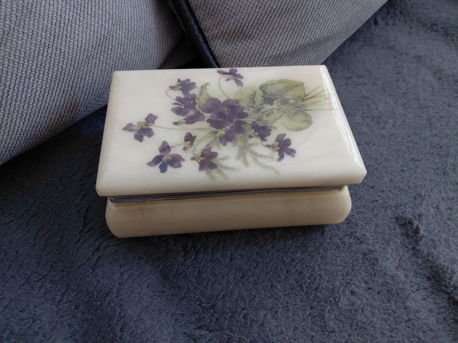 Cutie bijuterii vintage alabastru
