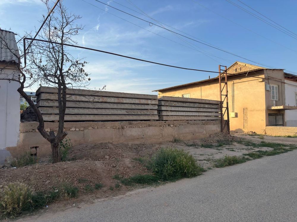 Xovli uy  Termez shaxrida 5-mikro rayonda  sotiladi 8 sotix