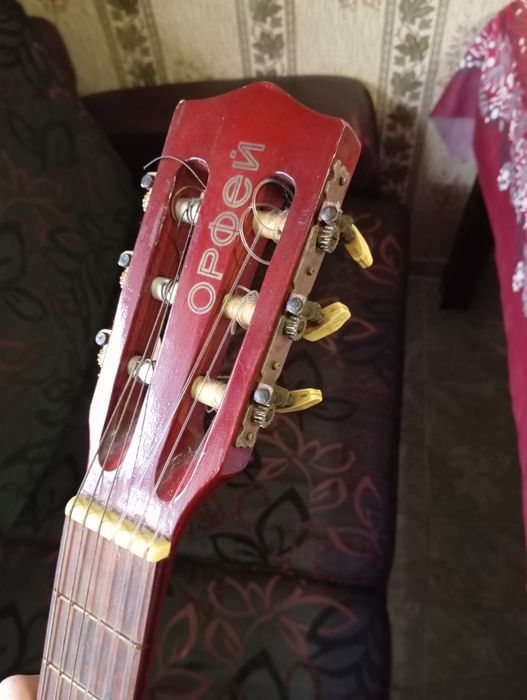 Китара Орфей, свири, с книжка подарък