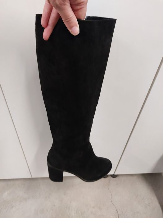 Ботуши Bershka черни велур 38 номер