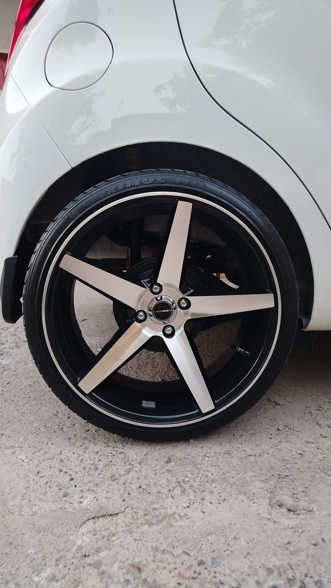 Diska balon 215 35 r18