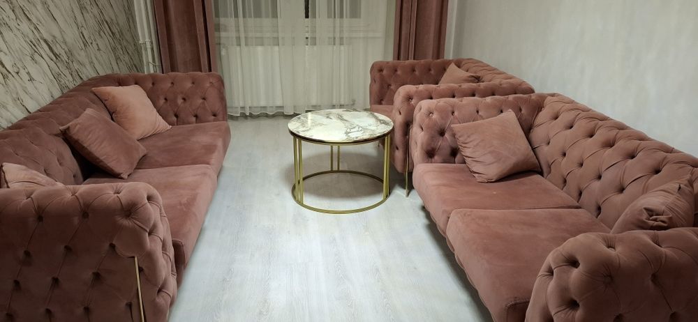 Vand 2 canapele si 1 fotoliu Chesterfield stare foarte buna