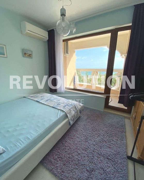 Тристаен апартамент в м-т района на Ален Мак!