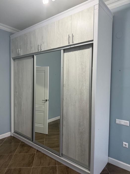Шкаф купе с зеркалом