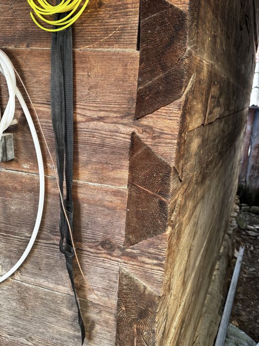 Rezidenta rustica de lemn pentru vanzare.