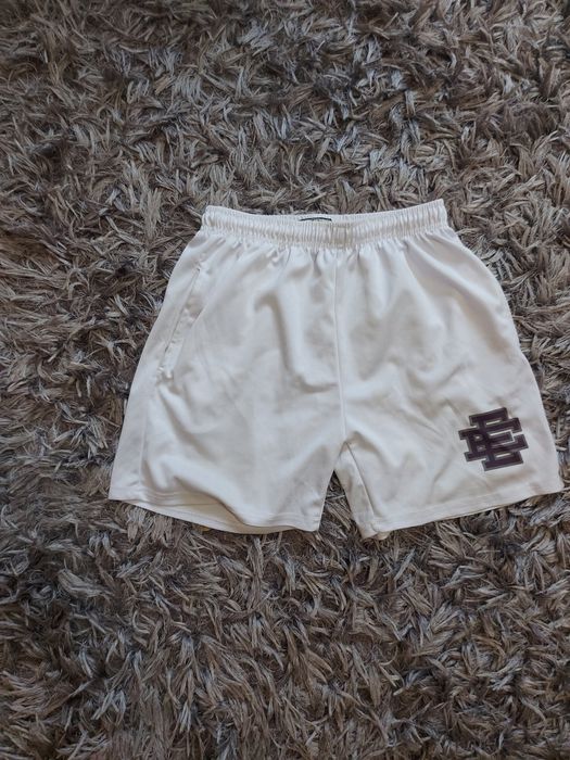 Vând pantaloni scurți Eric Emanuel