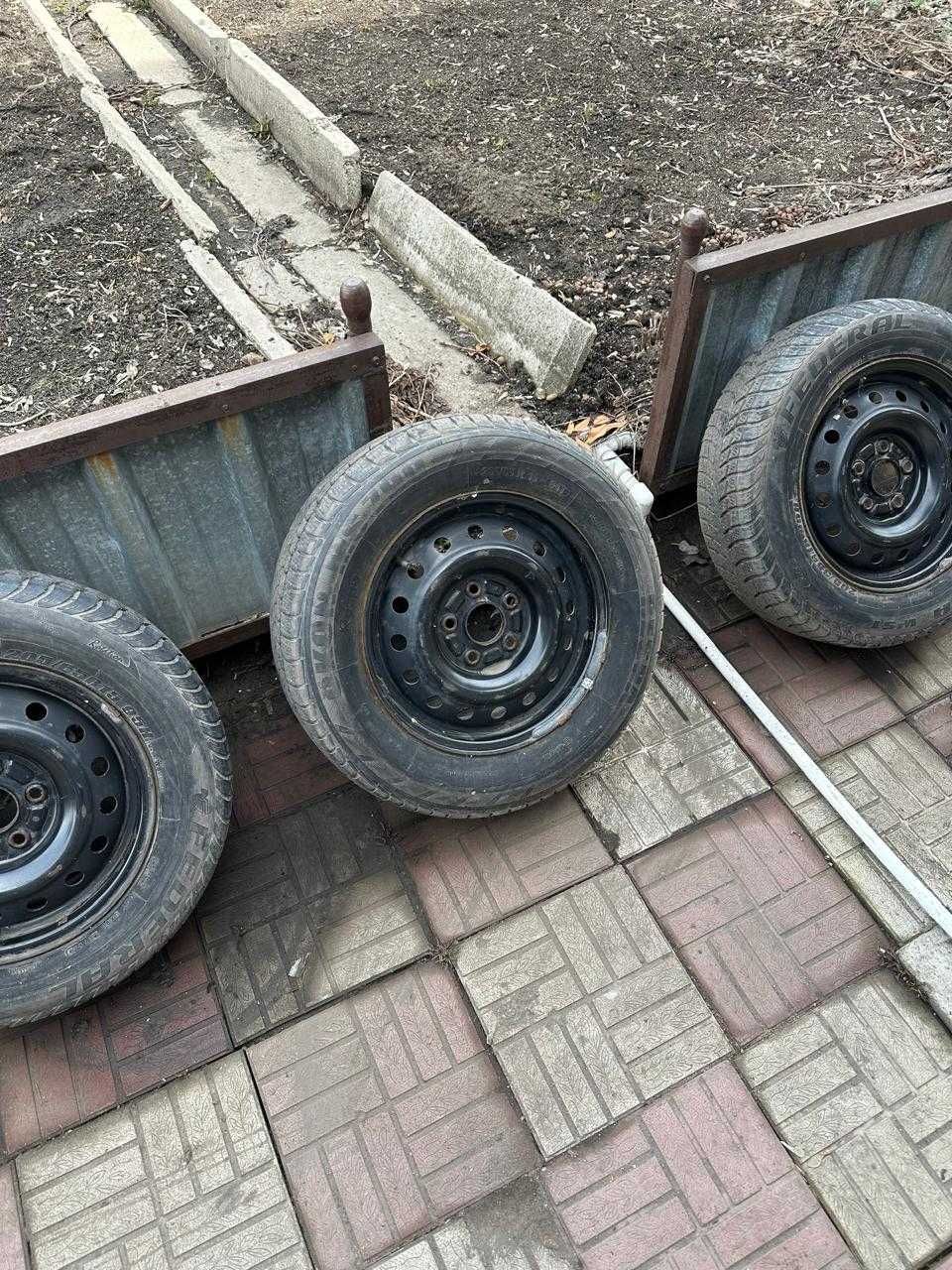 Диски с шинами 205/ 65R 15  - 4 шт