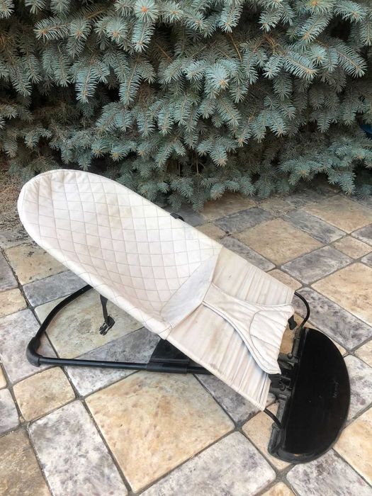 Кресло-шезлонг :  Младенец в ней спит на ура !