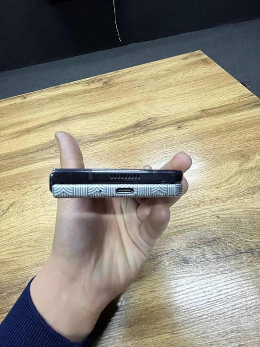 Srochna sotilad Z fold 5 holati yaxshi 256gb 2 sim