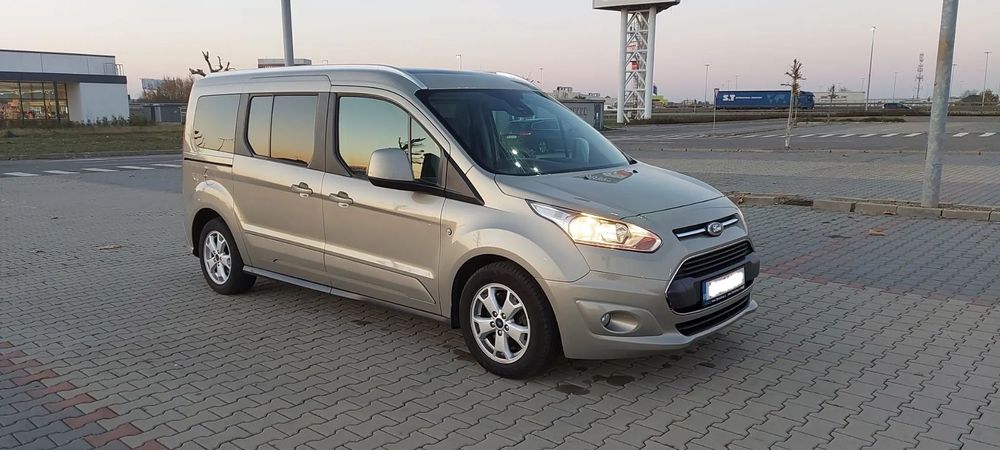 Ford Tourneo Maxi Long 7 Locuri