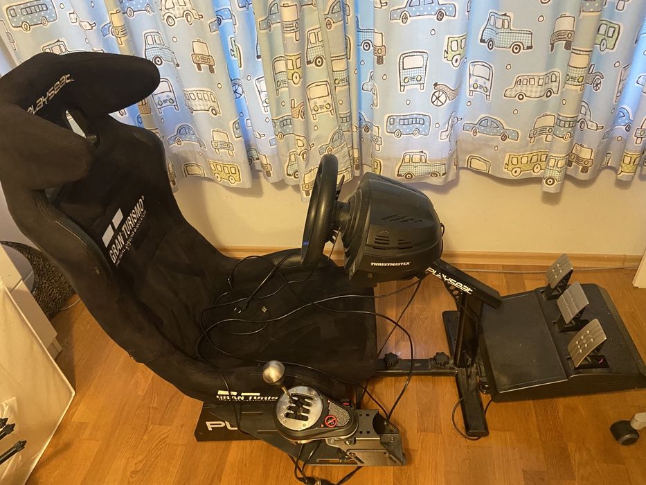 Стойка Gran Turismo, волан Trustmaster Т300 и педали