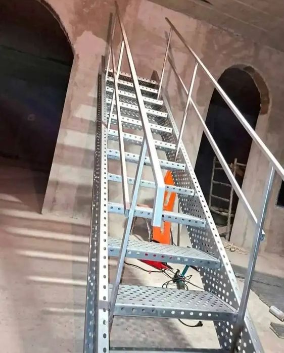 Vindem grătare zincate și orice ce se vede în poze