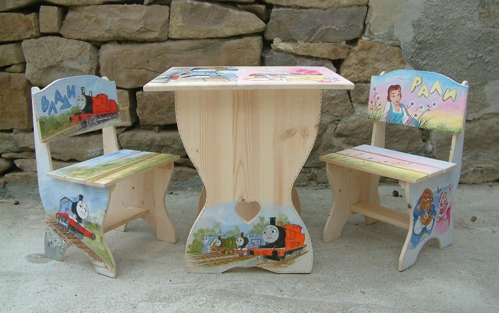 детска дървена рисувана маса с 2 стола