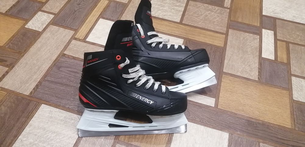 Продам коньки для хоккея