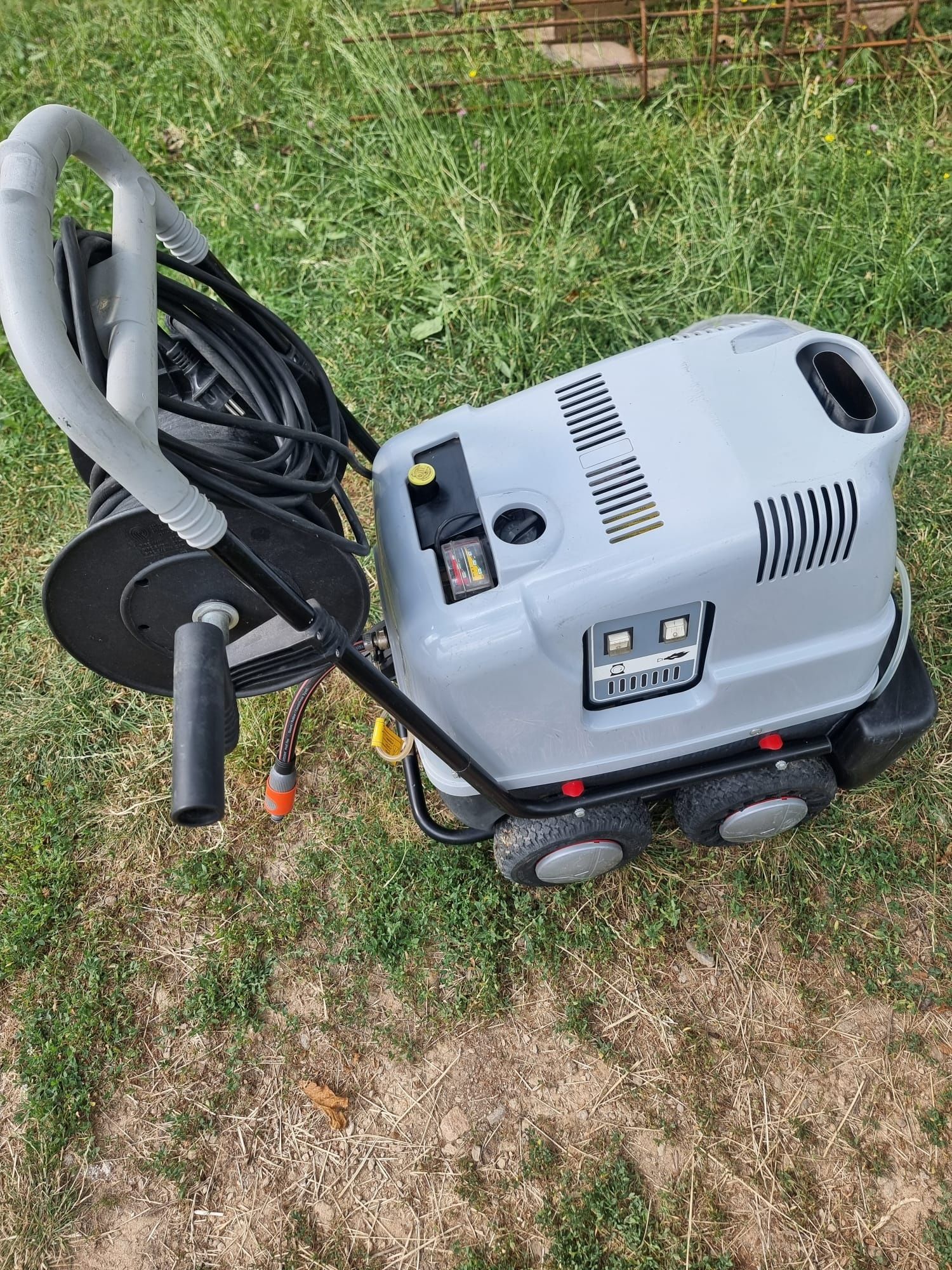 Aparat spalat cu presiune, apa calda, karcher