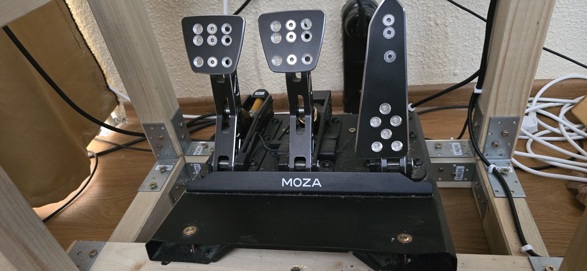 Moza r9 +2 волана+ педали+ скорости + 4к смарт тв Сони 56inch