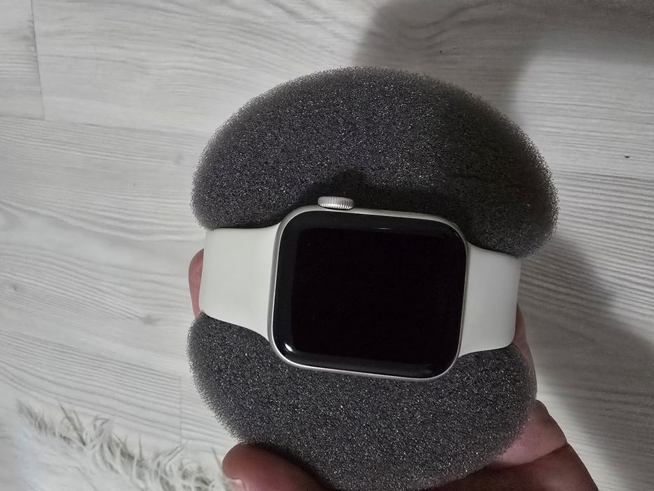 Apple SE 2nd gen smartwatch