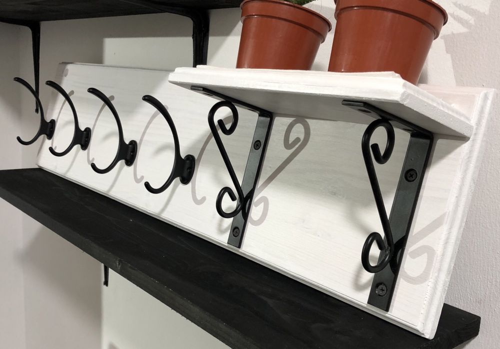 Cuier haine cu polita