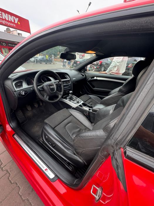 Audi A5 Coupe roșu