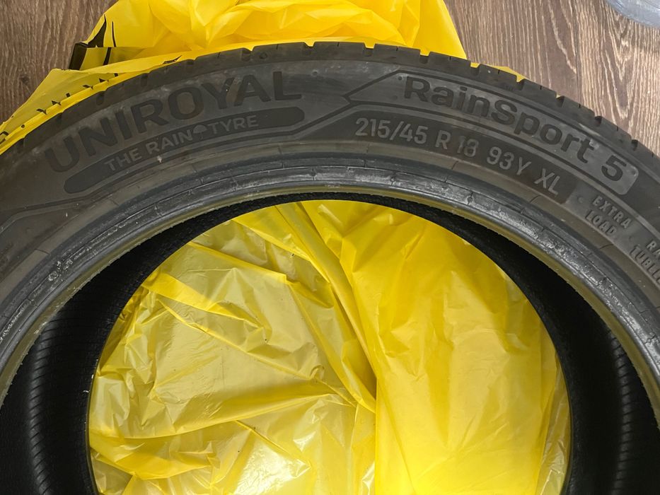 Продава 4 летни гуми Uniroyal Rainsport 5 215/45/18