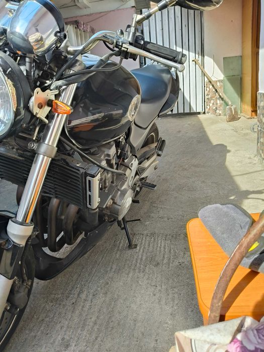 Vând Honda Hornet