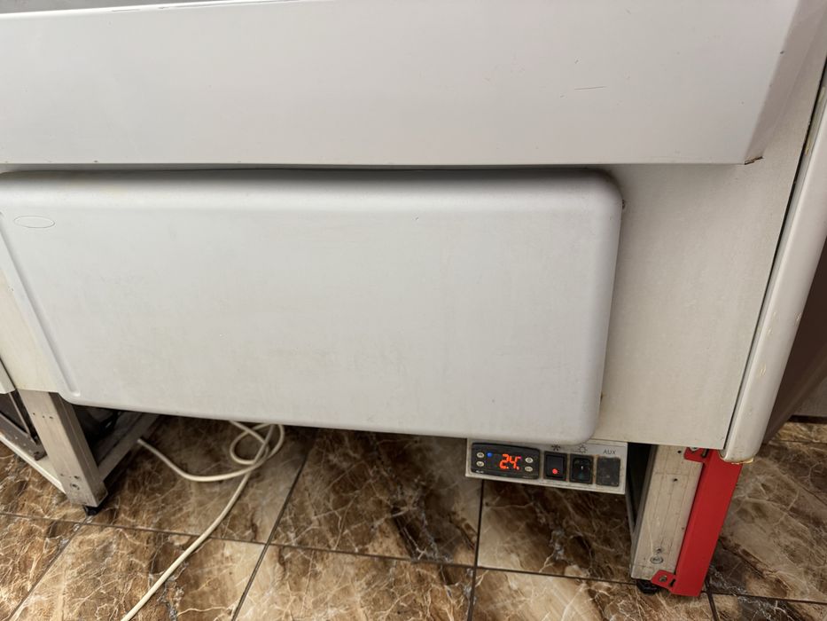 Хладилна витрина Constan