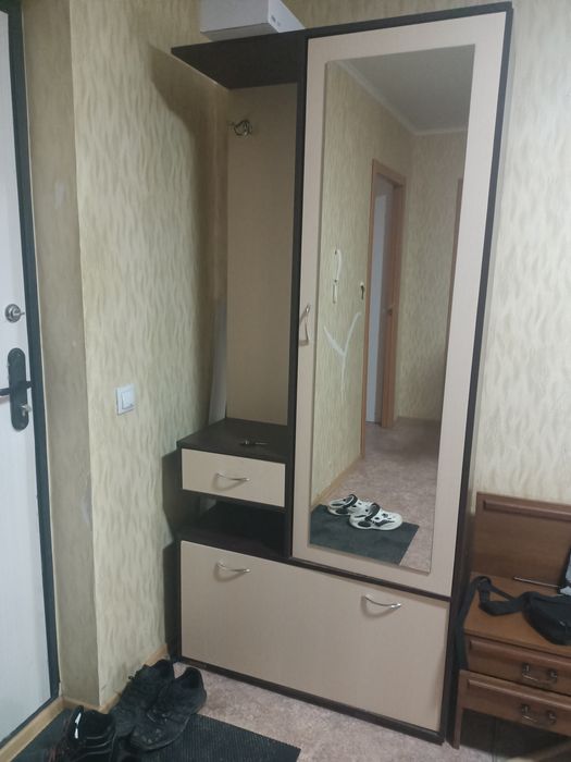 Продам прихожую с зеркалом
