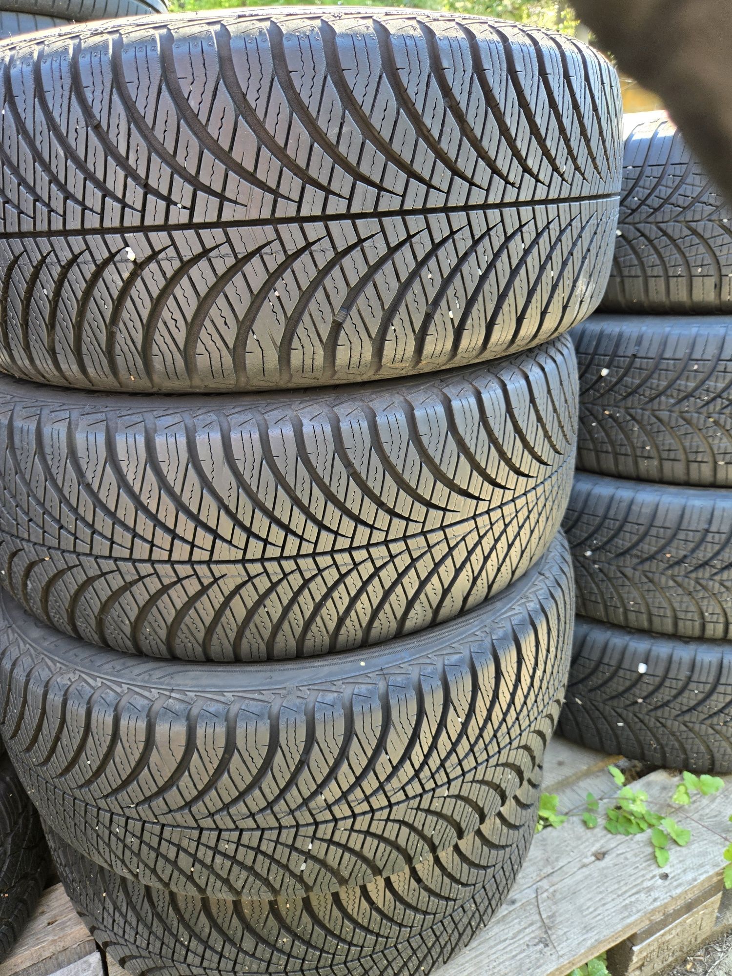4бр. 205 55 16 Goodyear всесезонни.