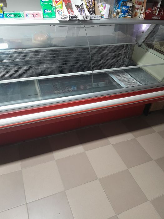 Vitrina mezeluri 2 m