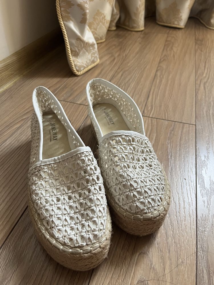 Дамски бели еспадрили answear