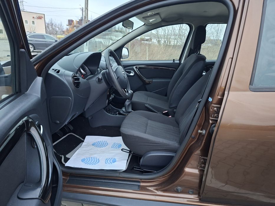 Dacia Duster 1.6i Laureate A.C. 4X2