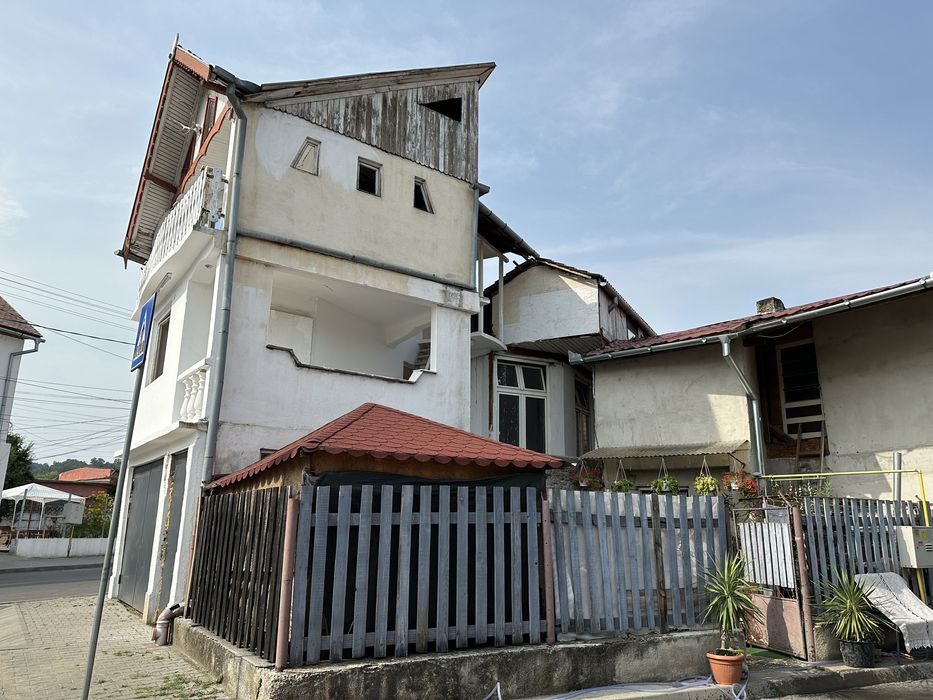 Casa / Spatiu Industrial Medias Str Pictor Amann