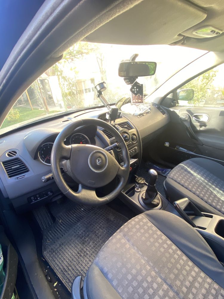Продавам Renault Megane 2 1.4 16v на части