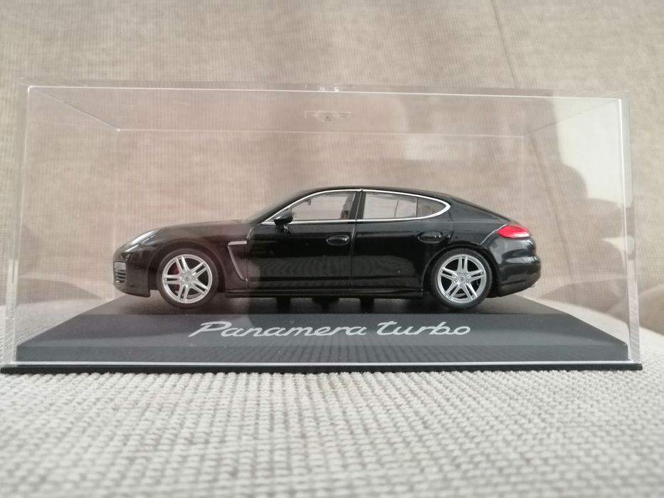 Vand machete Porsche Panamera MK1(gen I) alb, gri și negru, 1/43